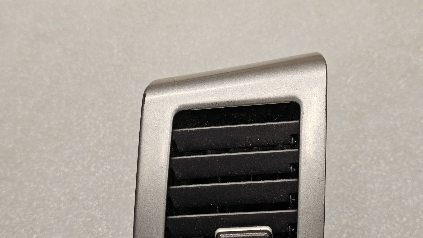 07-10 Mitsubishi Outlander Dash Right Passenger Air Vent A/C Heater Panel Silver