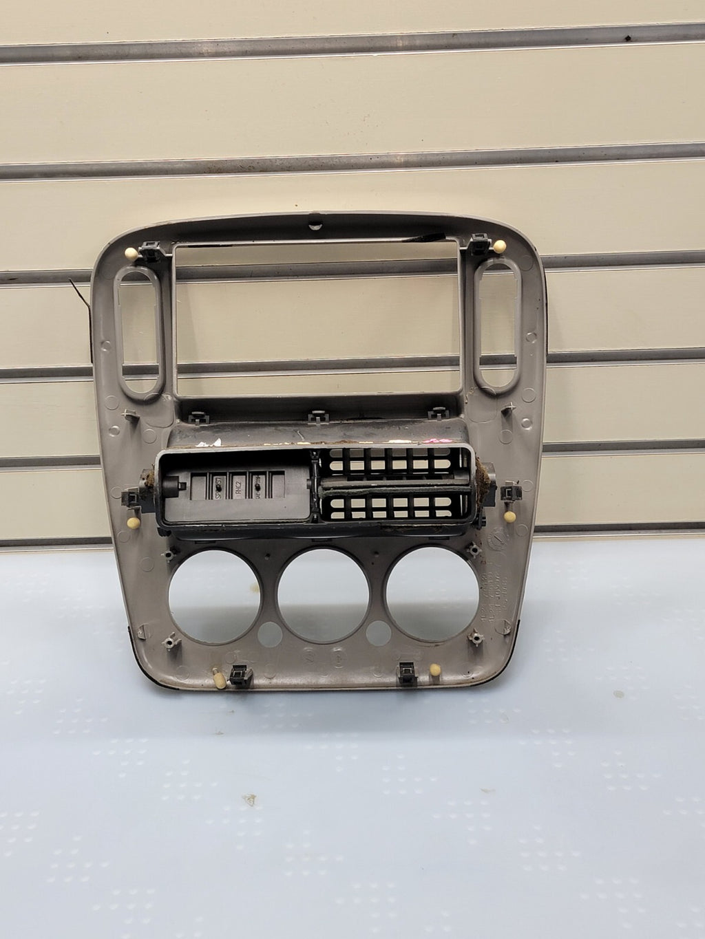 02-05 FORD EXPLORER RADIO AUDIO CLIMATE TEMPERATURE CONTROL BEZEL TRIM silver