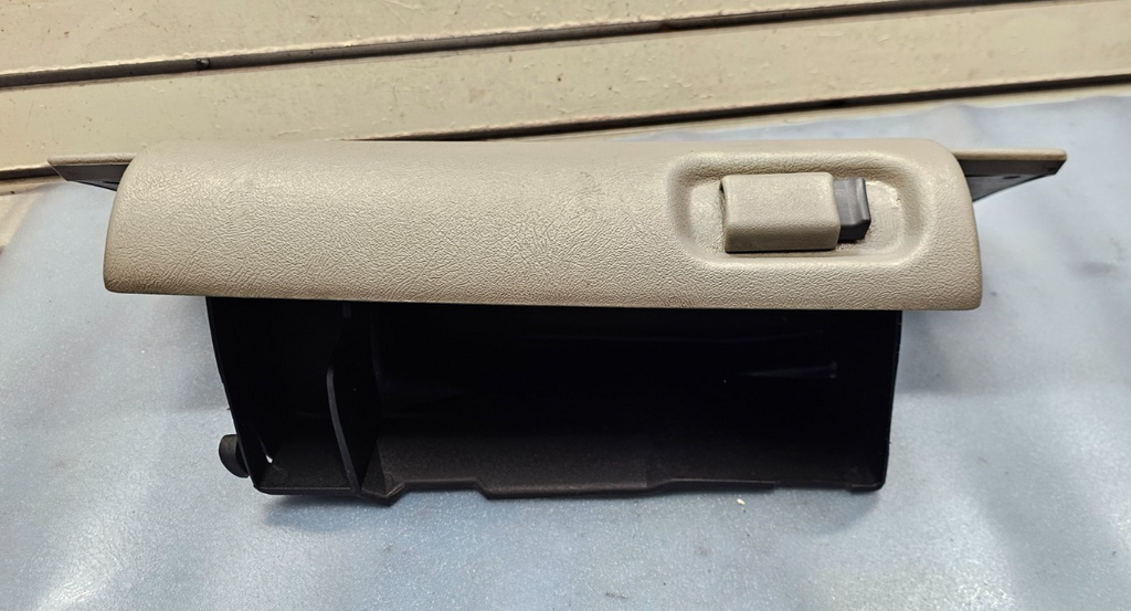 95-99 CHEVY GMC TRUCK SILVERADOC/K Glove Box Storage Compartment Assembly TAN