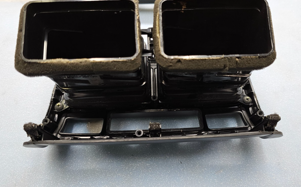 🔥05-09 KIA SPORTAGE CENTER DASH RADIO BEZEL TRIM CLIMATE CONTROL OEM BLACK
