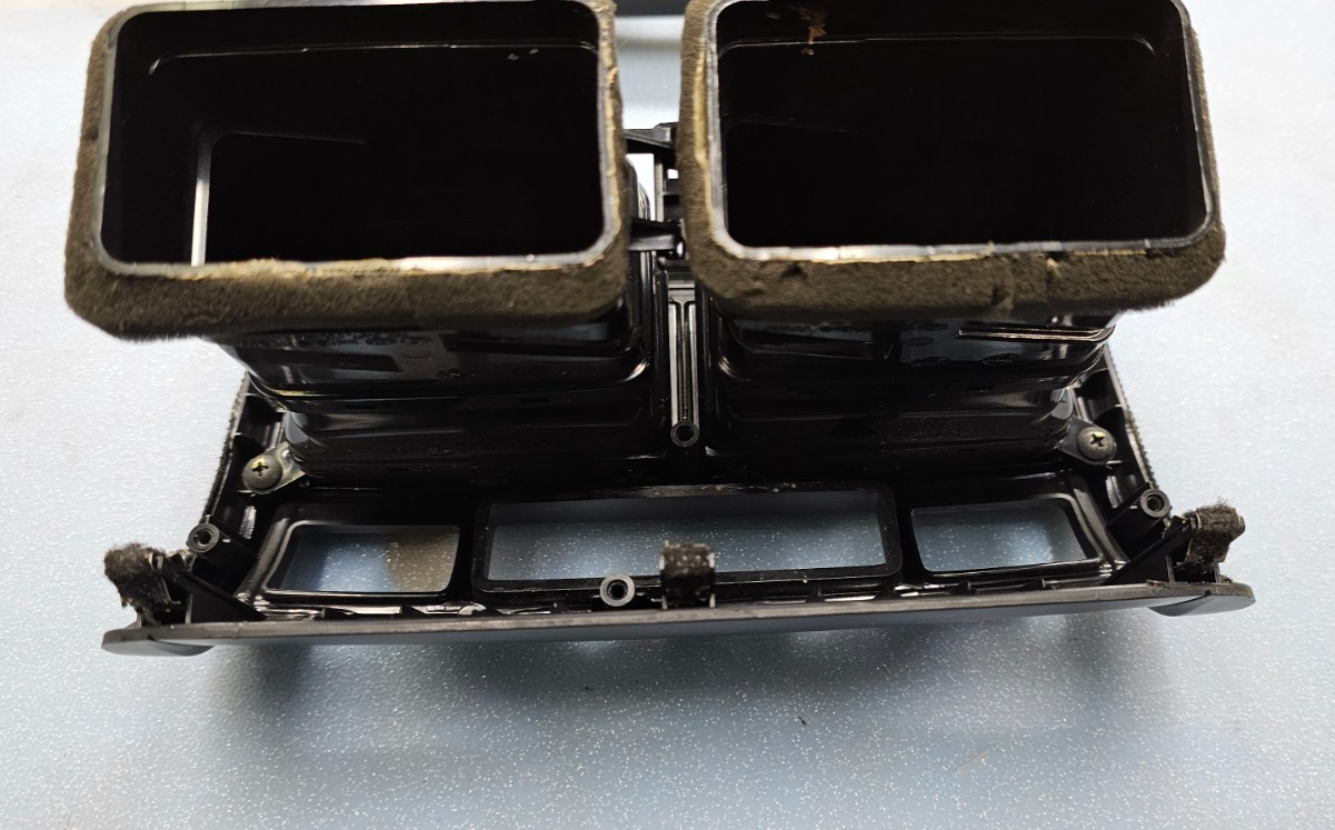 🔥05-09 KIA SPORTAGE CENTER DASH RADIO BEZEL TRIM CLIMATE CONTROL OEM BLACK