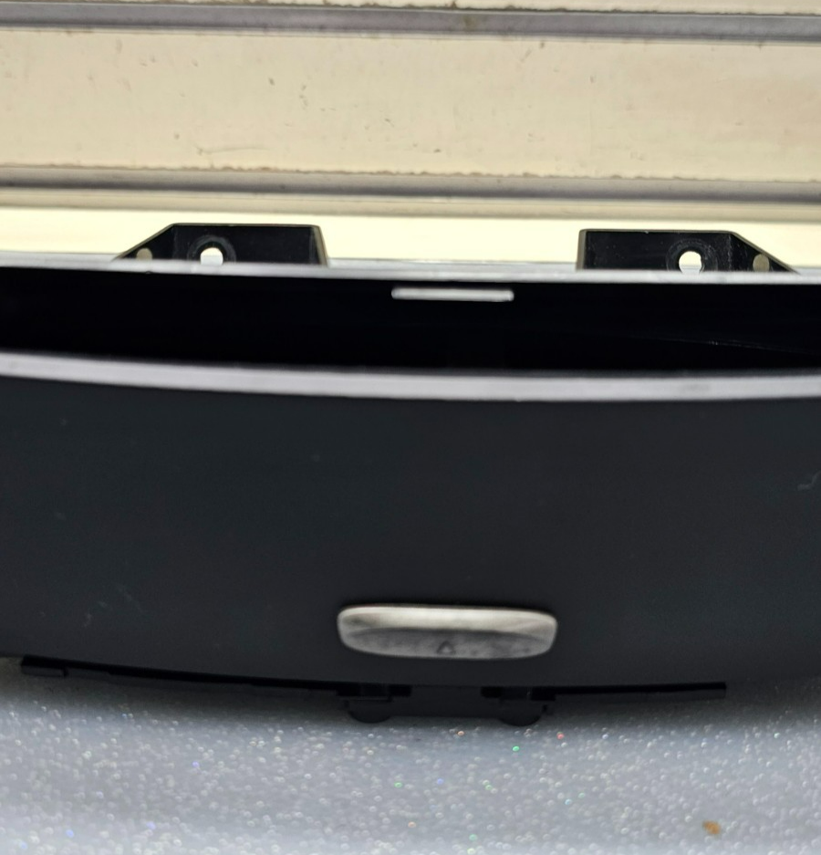 🔥06-12 Kia Sedona Dash Storage Compartment Box Black