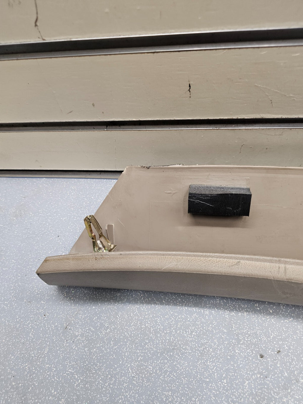 99-06 SILVERADO SIERRA Roof Molding A PILLAR Trim RIGHT Pass Speak LIGHT TAN p3