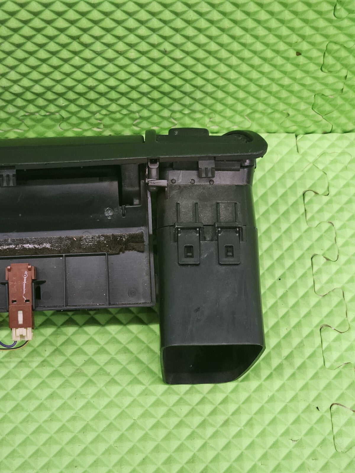 05-09 Subaru Legacy Outback Center Dash Trim Bezel Vents Clock Storage OEM B31