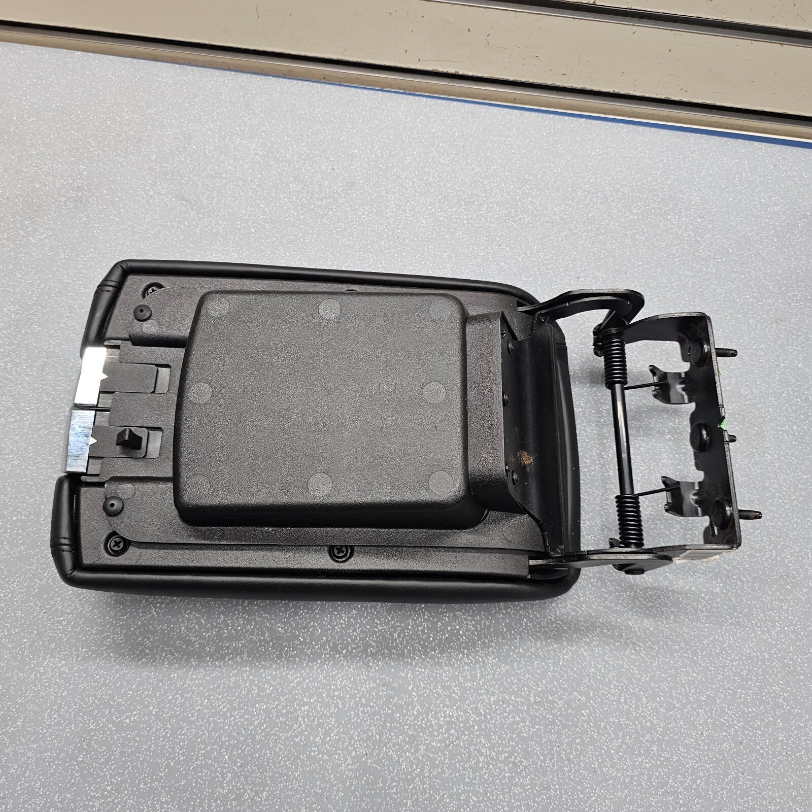 🔥10-16 Cadillac SRX Center Console Cover Lid Arm Rest Top Pad Assembly Black