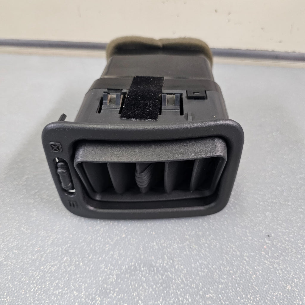 99-06 Silverado ESCALADE Dash A/C Heater AIR VENT Passenger Right GRAPHITE VT11