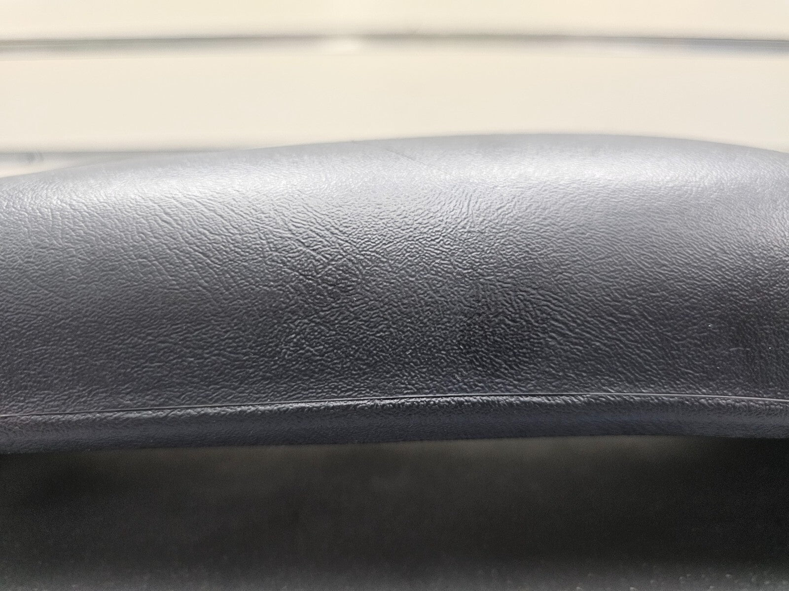 🔥98-04 BLAZER S10 JIMMY SONOMA Front Center Console Lid Arm Rest Cover BLACK L7