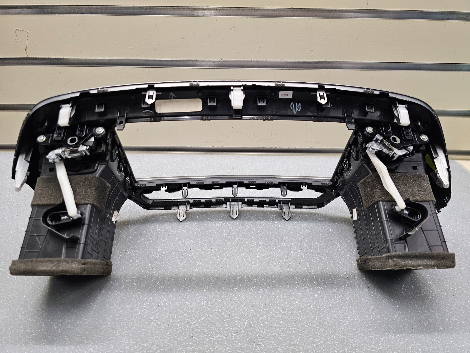🔥16-18 KIA SORENTO CENTER DASH RADIO SURROUND BEZEL TRIM PANEL Assembly Silver