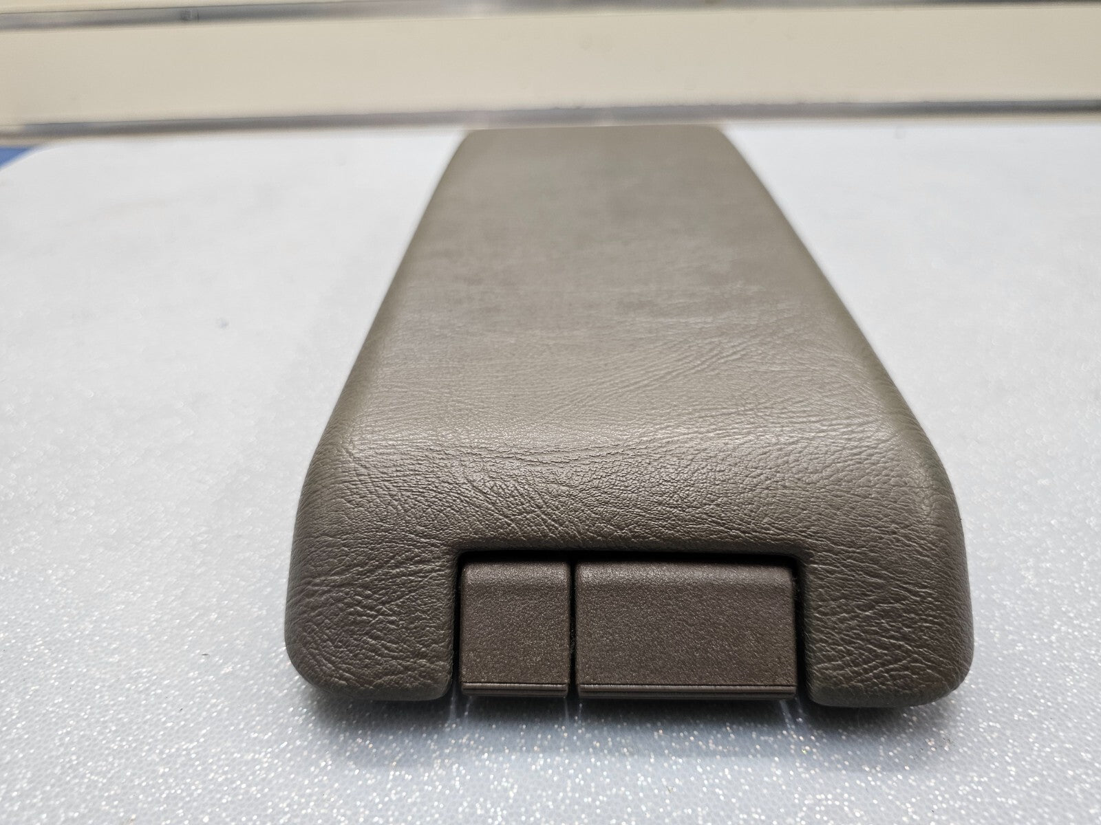 🔥94-00 Mercedes W202 C220 C280 Center Console Storage Lid Armrest Assembly Tan