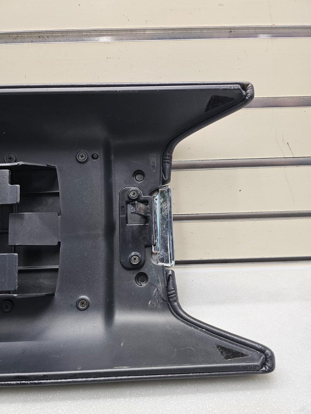 03-06 Lincoln Navigator Front Center Console Lid Arm rest Dove Leather BLACK L18