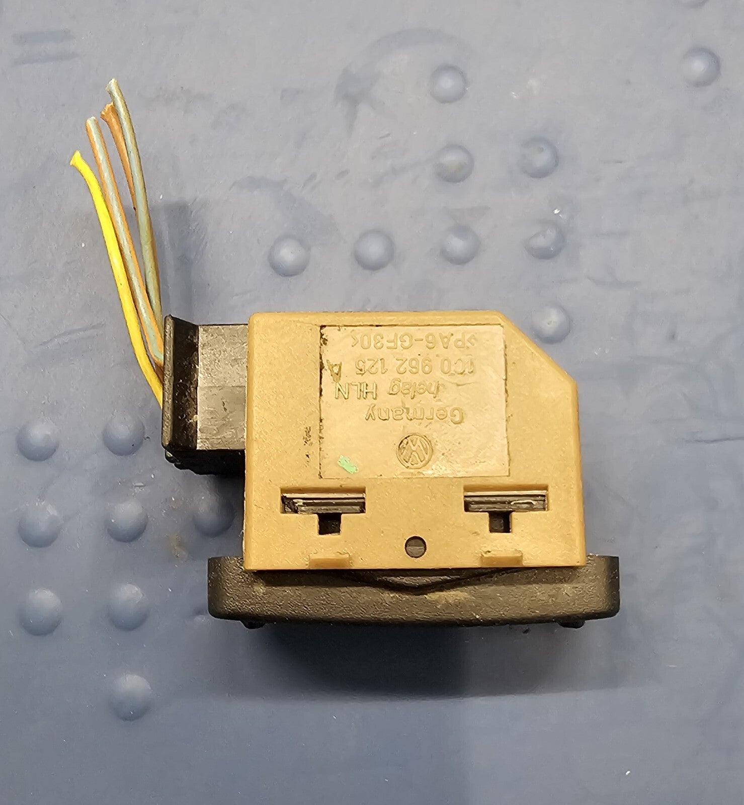 98-10 Volkswagen BEETLE Power RIGHT Door Lock Latch Control Switch Assembly OEM
