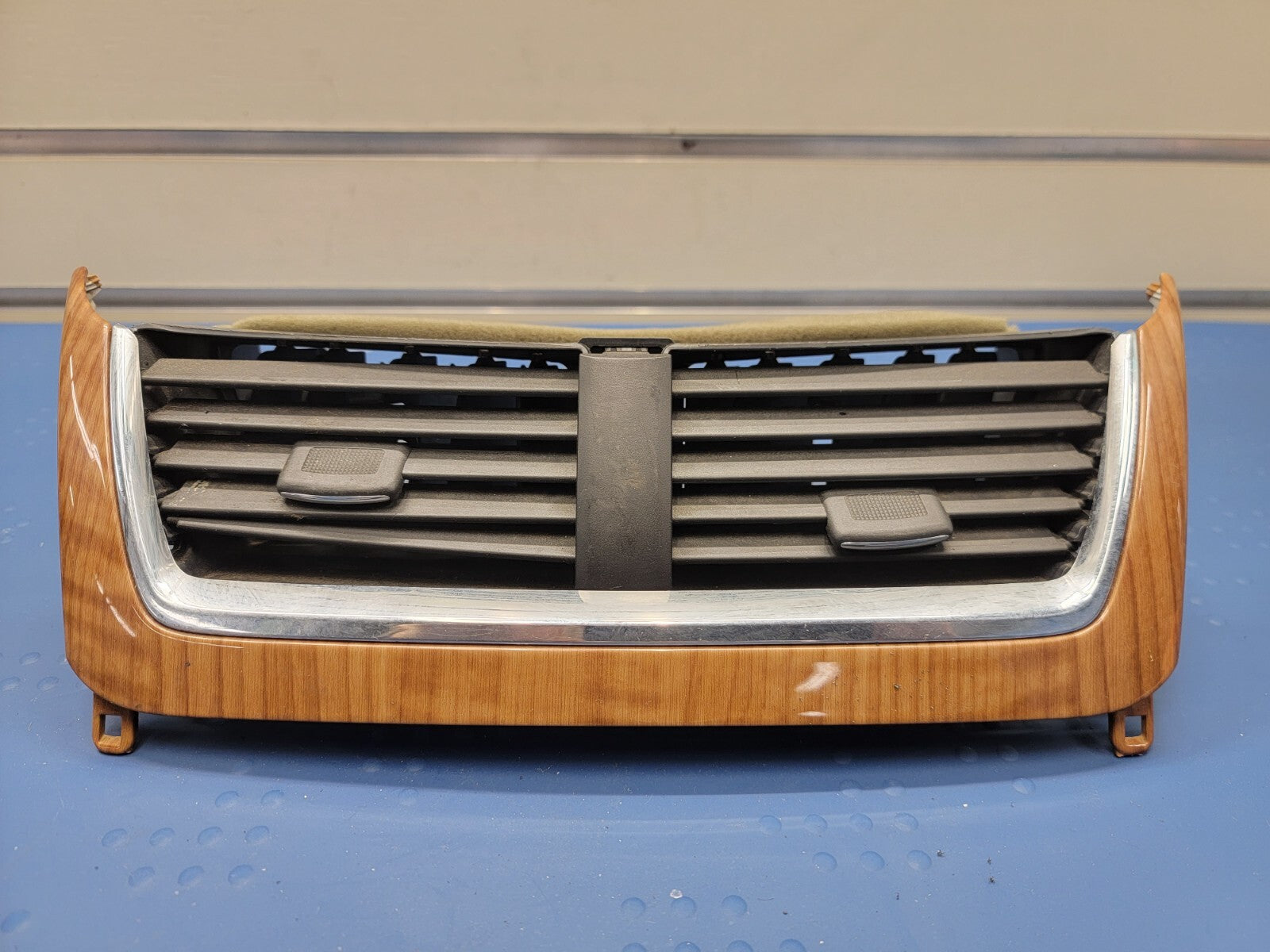 08-12 Chevy MALIBU Dash  AIR VENT Front Center Bezel Trim woodgrain VT46