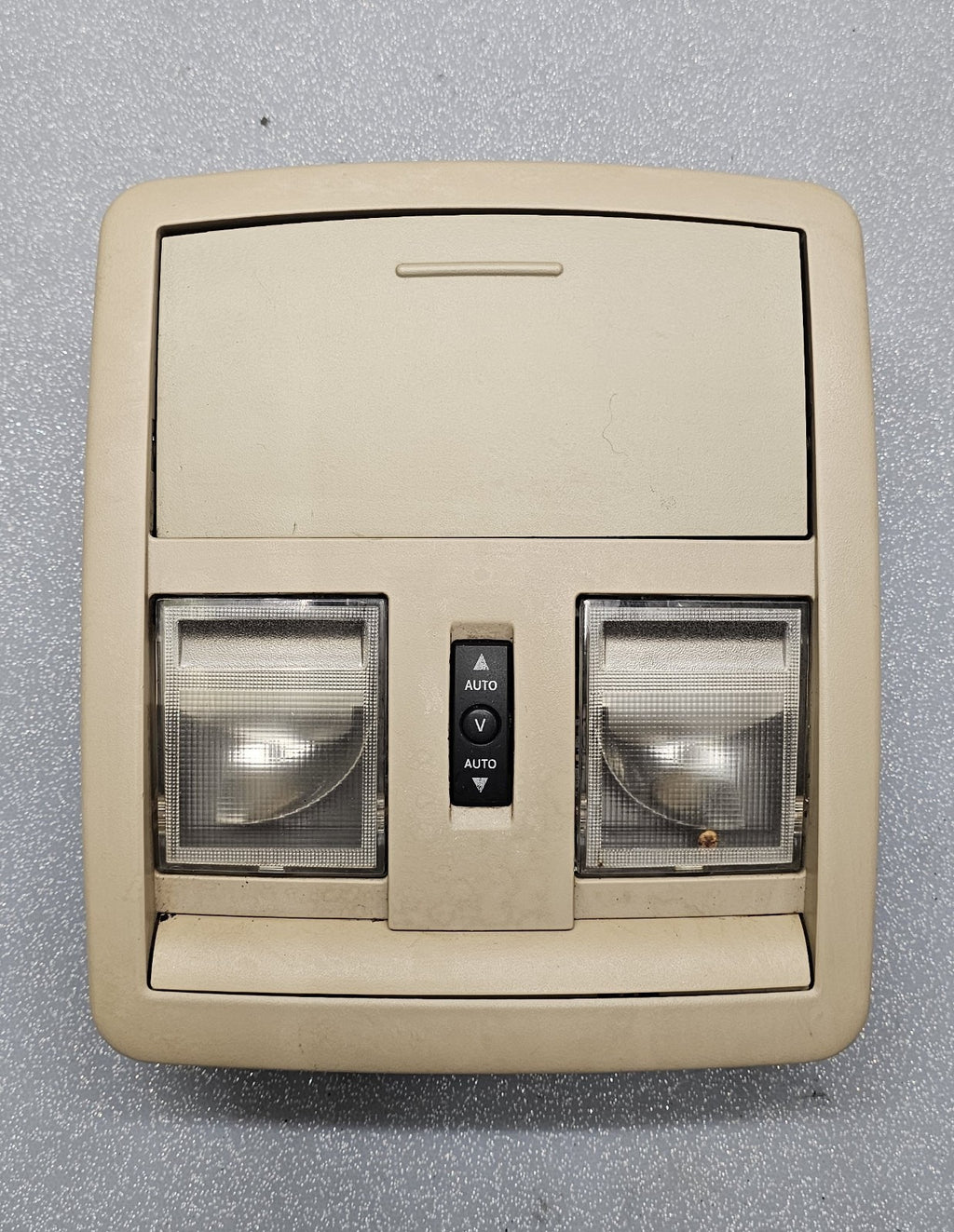 05-10 Jeep Grand Cherokee Overhead Console Dome Map Light Compartment Light Tan