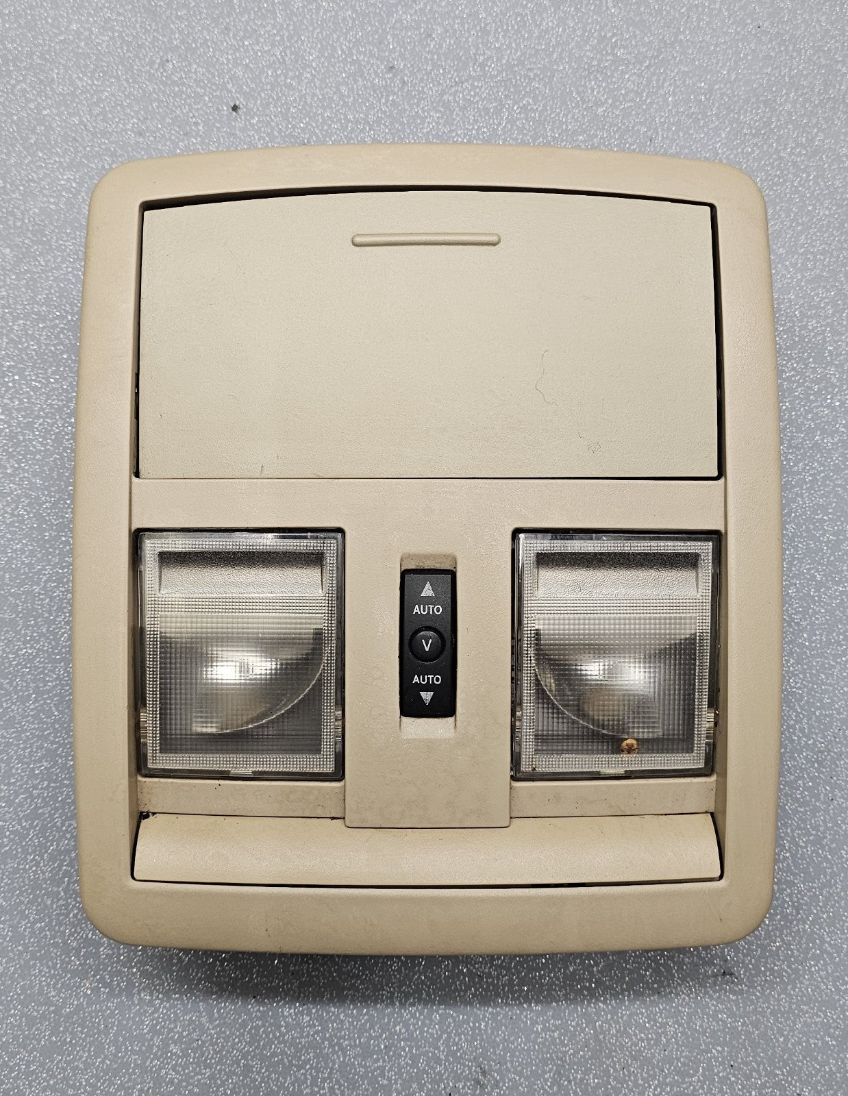 05-10 Jeep Grand Cherokee Overhead Console Dome Map Light Compartment Light Tan