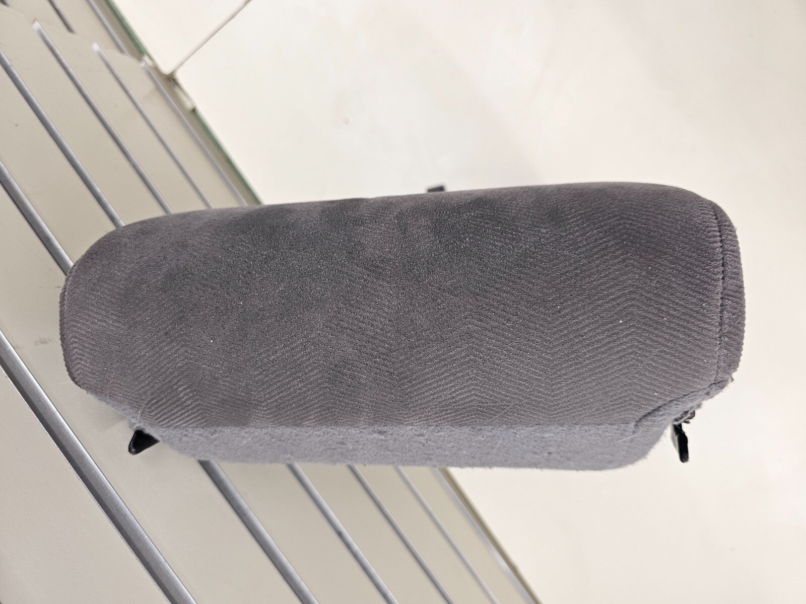 05-10 ODYSSEY 2ND ROW HEADREST CENTER CONSOLE ARM REST JUMP SEAT CLOTH GRAY OEM