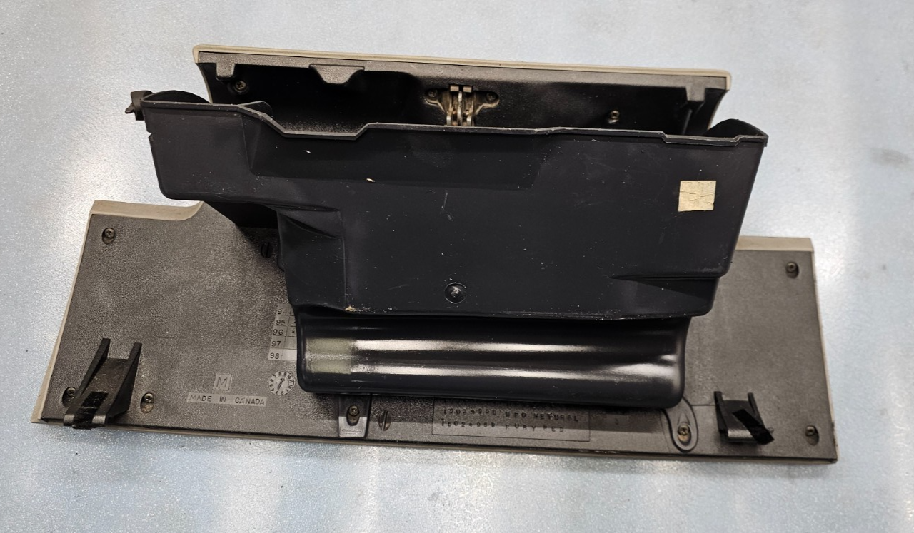 95-99 CHEVY GMC TRUCK SILVERADOC/K Glove Box Storage Compartment Assembly TAN G2