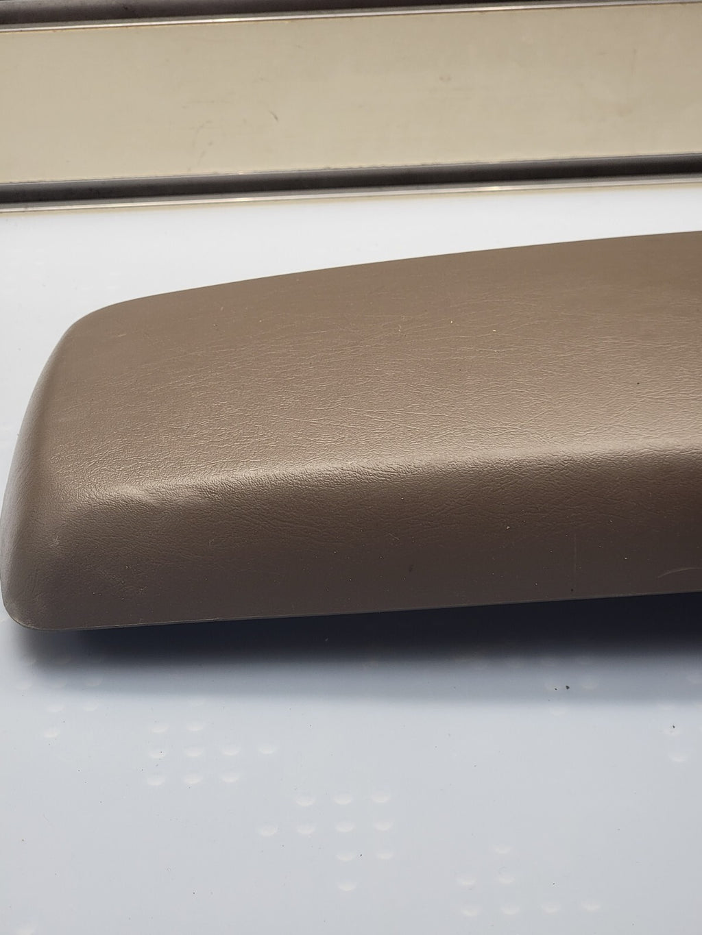 🔥04-07 Chevrolet Malibu Center Console Arm Rest Lid Door Cover OEM Pad TAN