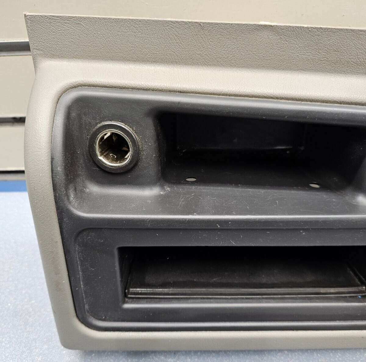 🔥03-06 SILVERADO SIERRA CENTER CONSOLE STORAGE BEZEL ASH TRAY LT TAN/BLACK OEM