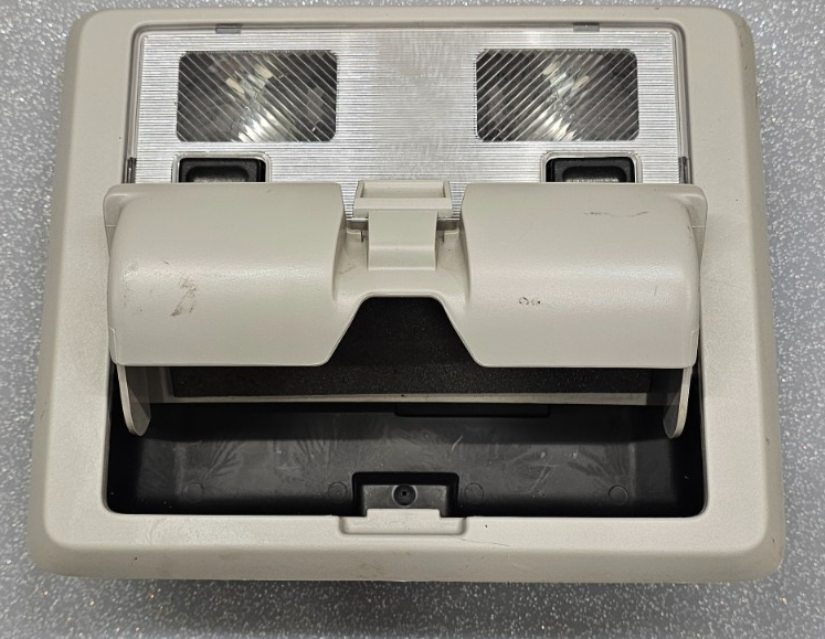 🔥05-07 Freestyle Five Hundred Montego Overhead Console Dome Light Lamp LT GRAY