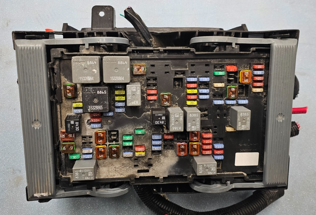 🔥10-13 Chevy Silverado GMC Sierra Fuse Box Relay Junction Power Module Unit OEM