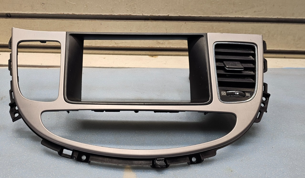 🔥2009-2014 Hyundai Genesis Center Trim Radio Bezel Air Vent Panel Silver