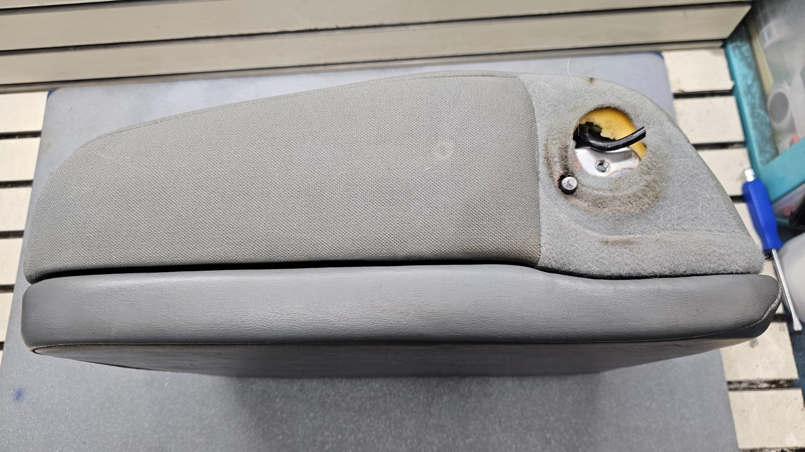 🔥02-08 Dodge RAM Center Console Jump Seat ARMREST Cover Lid Leather Gray JS7