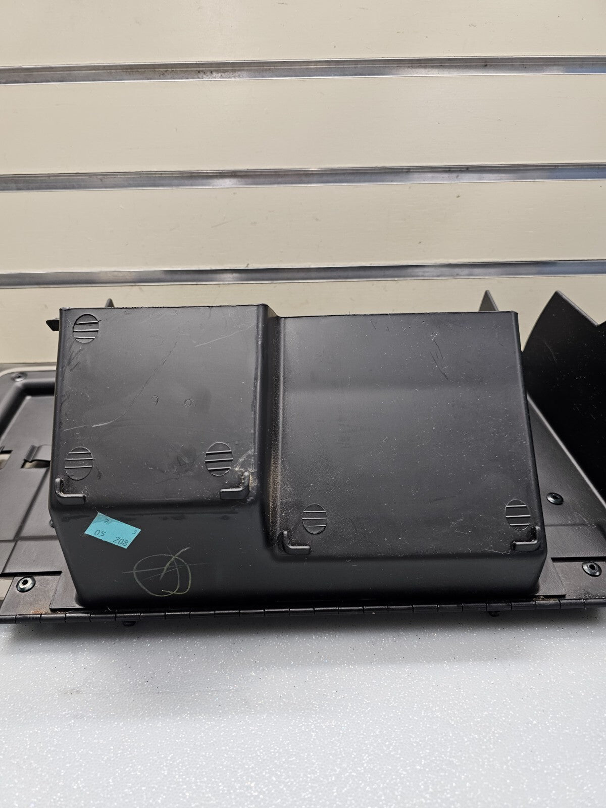 99-06SILVERADO SIERRA Dash GLOVE BOX Storage Compartment Door Assembly LT GRAYG3