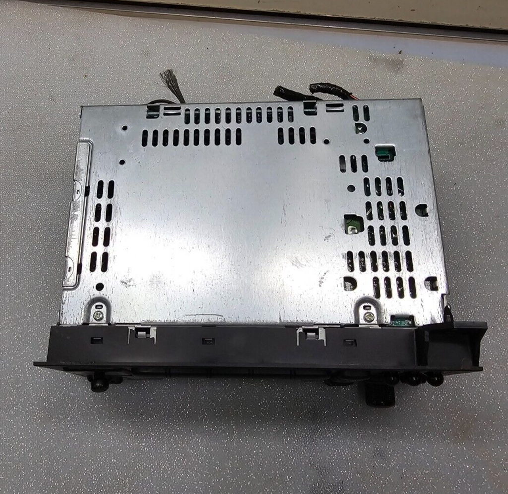 94-02 Dodge Chrysler Jeep Caravan Ram Dakota OE AM FMRadio CDCassette 4704383/DC