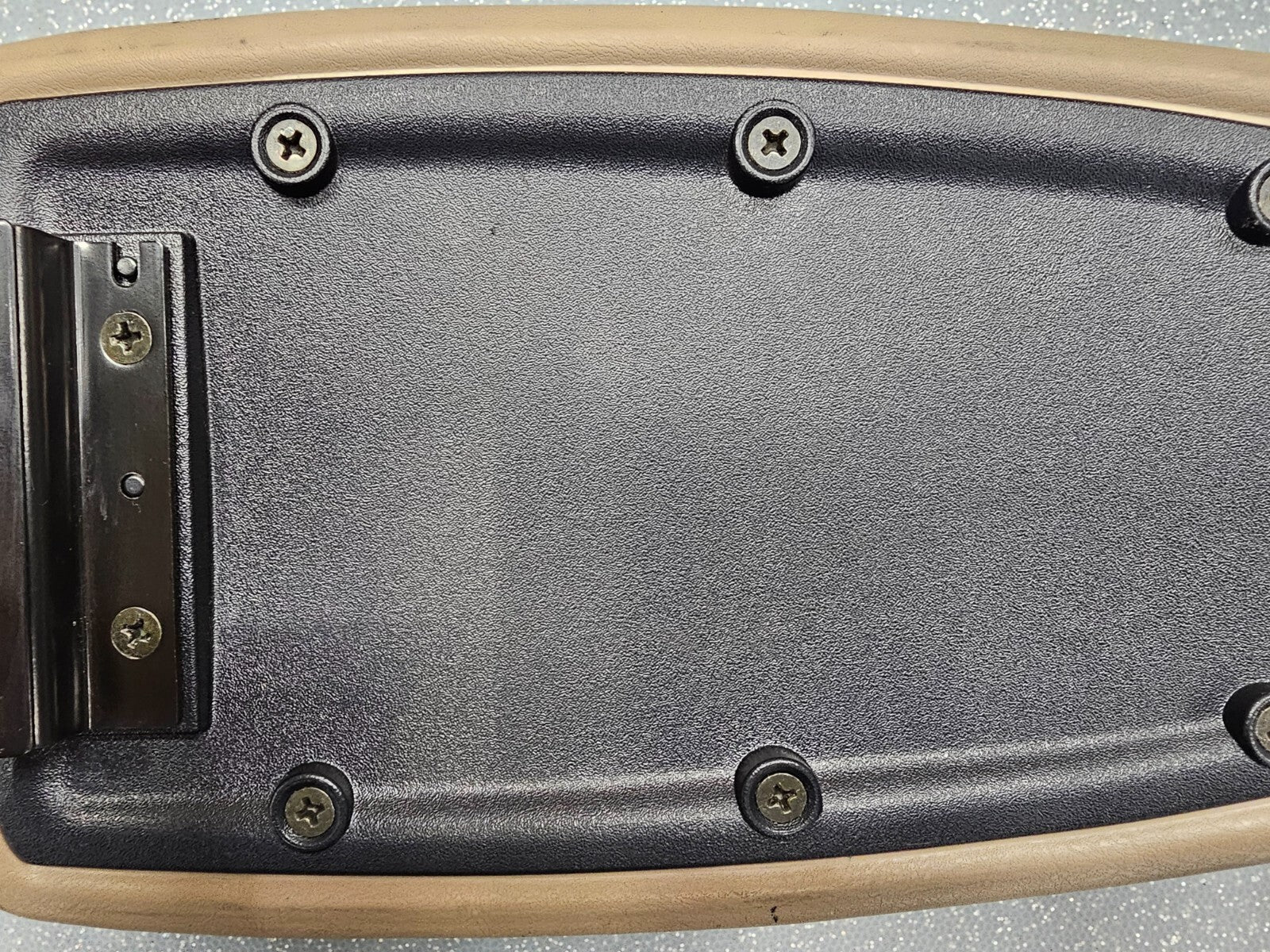 🔥00-07 FOCUS CENTER CONSOLE LID ARMREST LID COVER LEATHER STORAGE ASSEMBLY TAN