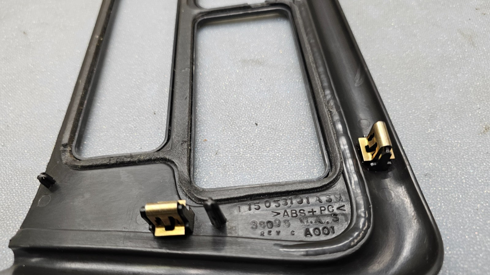 🔥02-05 GMC DENALI OEM CENTER DASH DISPLAY INFO TRIM SURROUND COVER