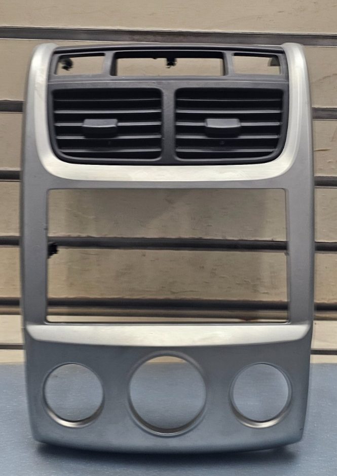 🔥2005-2009 KIA SPORTAGE CENTER DASH RADIO BEZEL TRIM CLIMATE CONTROL OEM SILVER