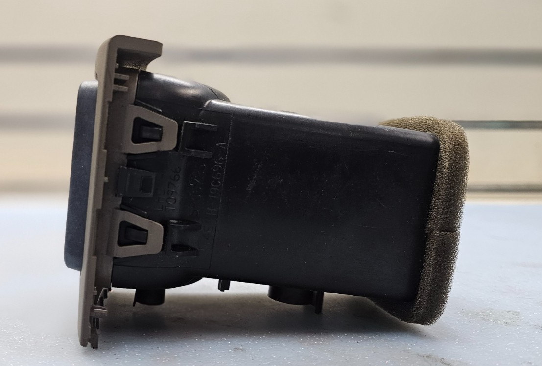🔥05-07 FOCUS DASH Left Driver Air Vent AC A/C Ventilation Heater Panel TAN