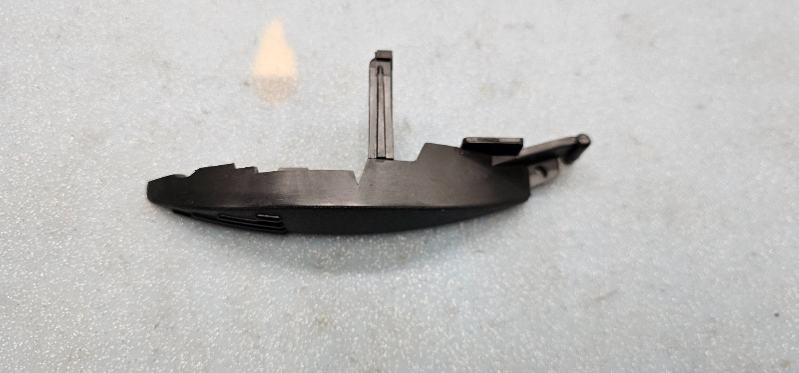 95-06 Silverado Sierra C/K 1500 2500 Center Console Jump Seat Lid Latch Assembly