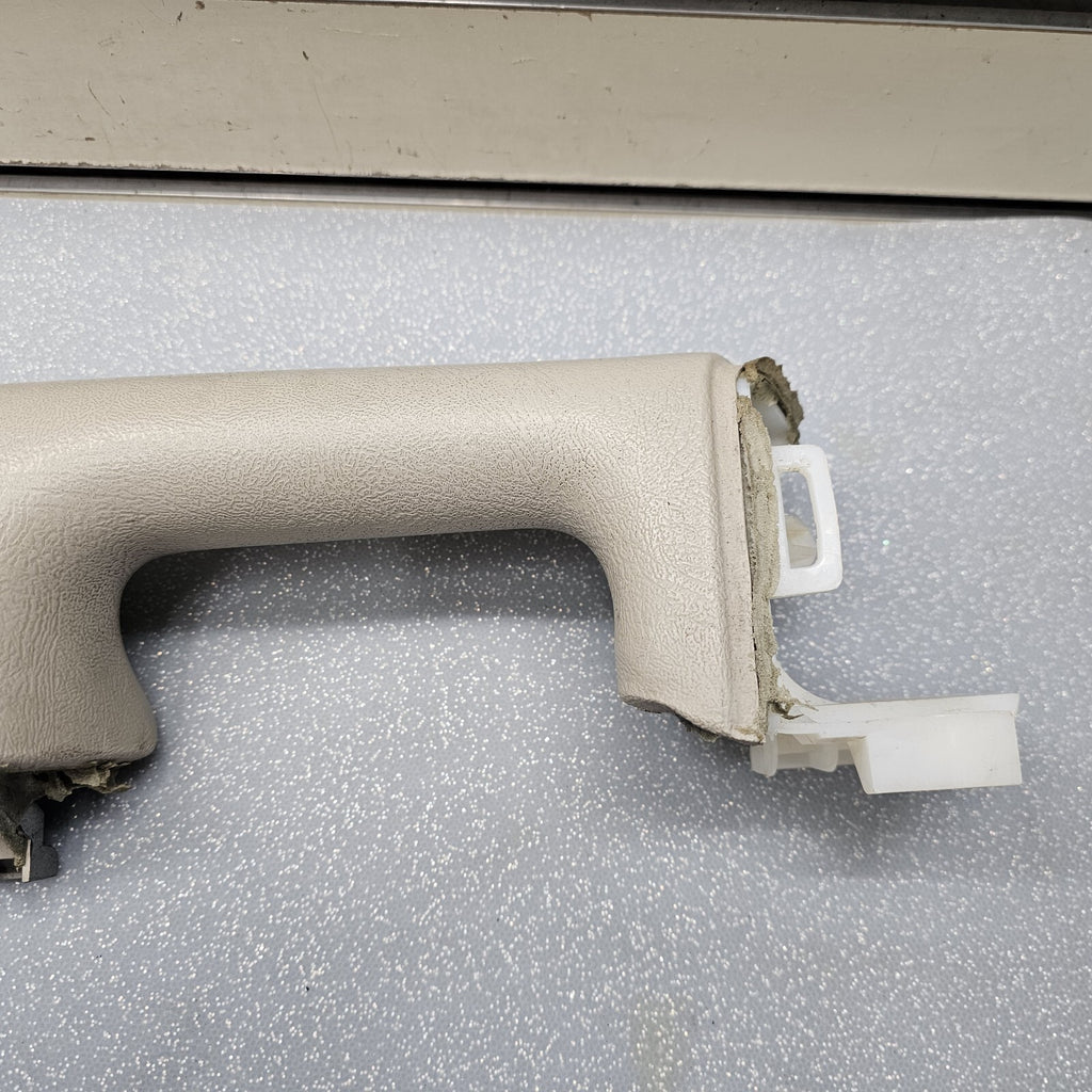 03-06 Chevrolet GMC Silverado Tahoe Front Right Door Armrest Handle Light Tan H2