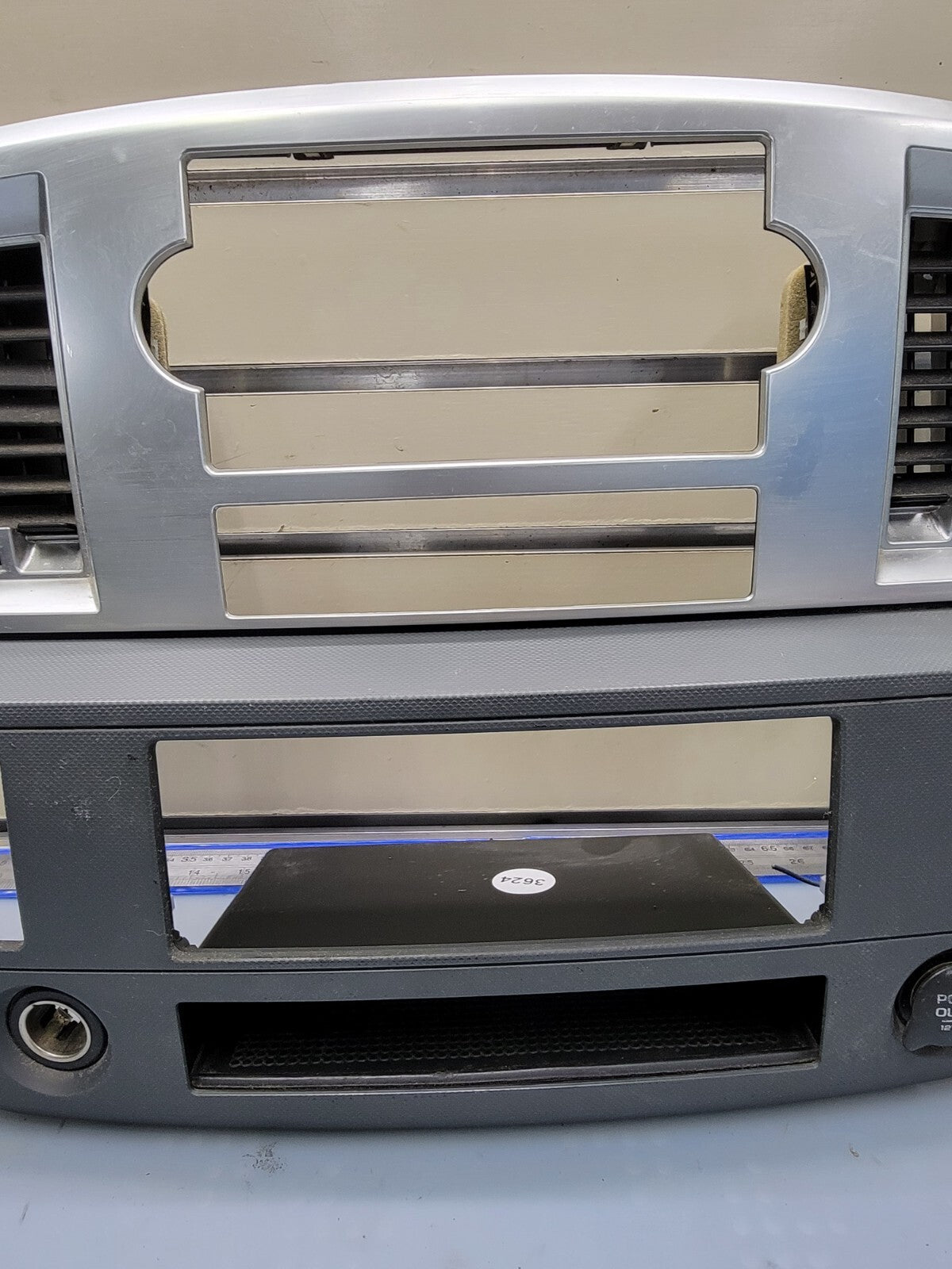 🔥06-08 Dodge RAM Dash RADIO Bezel Climate Trim Panel 🔴Storage SILVER/GRAY B11