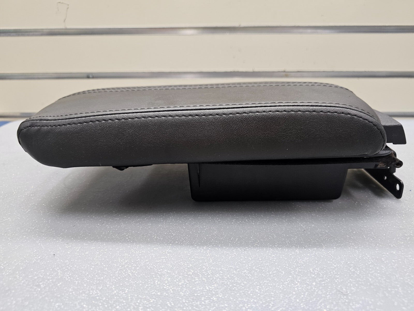 10-12 Lincoln MKZ Center Console Lid Armrest Top Storage Leather Assembly Black