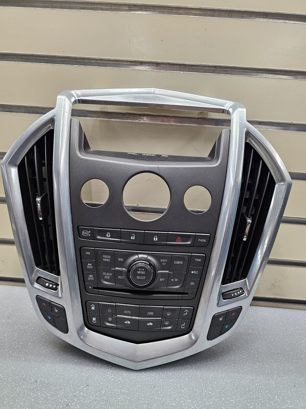 10-12 CADILLAC SRX CENTER DASH RADIO CLIMATE CONTROL SURROUND BEZEL PANEL SILVER