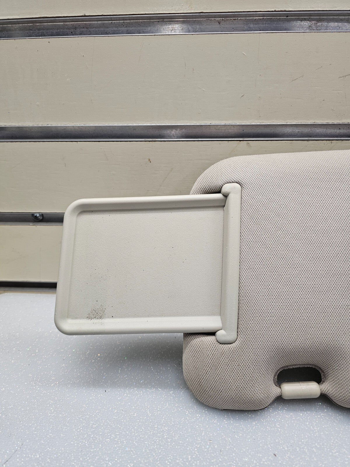 2006-2008 OEM Genuine Nissan Murano Sun Visor RH Passenger Side Gray