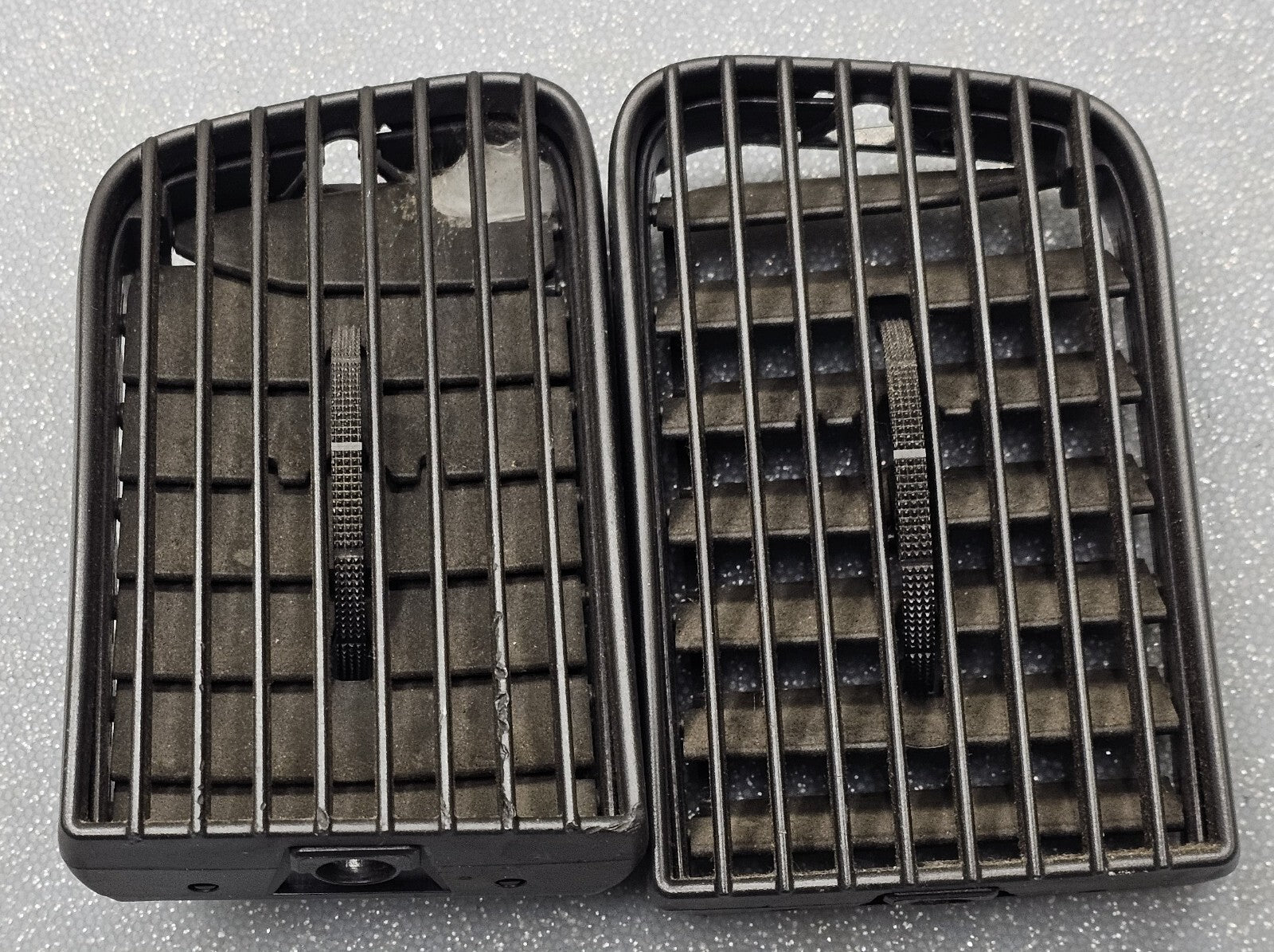 02-05 Dodge RAM CENTER DASH LEFT/RIGHT Heater Air Vents Filter Conditioner Pair