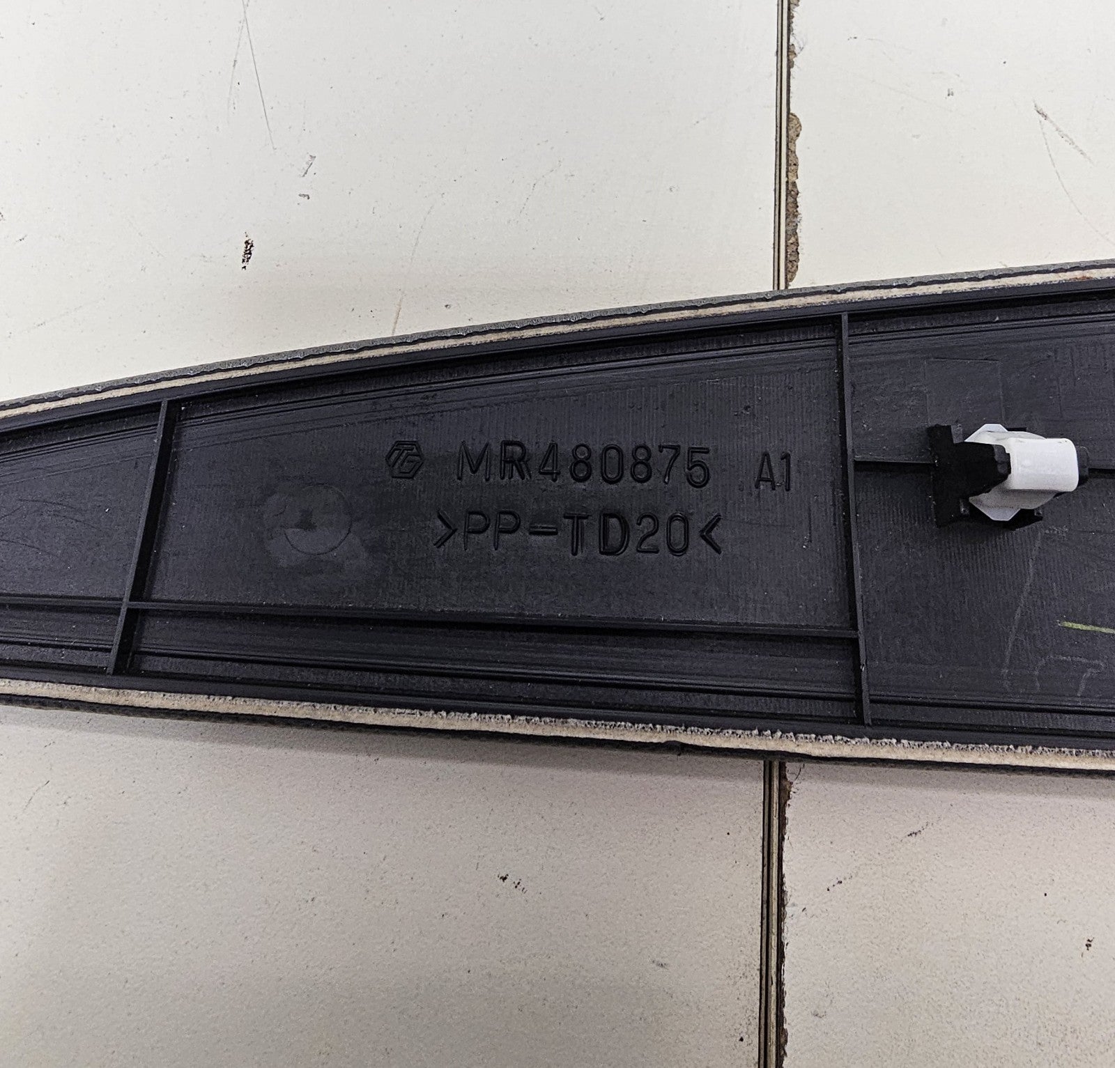 🔥03-06 OUTLANDER CARBON FIBER UPPER DASH VENT CLOCK BEZEL TRIM PANEL SILVER