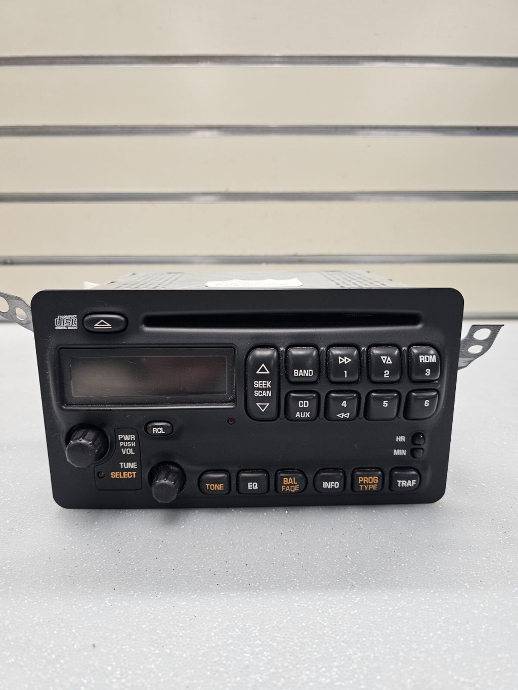 03-08 PONTIAC VIBE RADIO STEREO CD CHANGER PLAYER RECEIVER Oem 21002356/PV