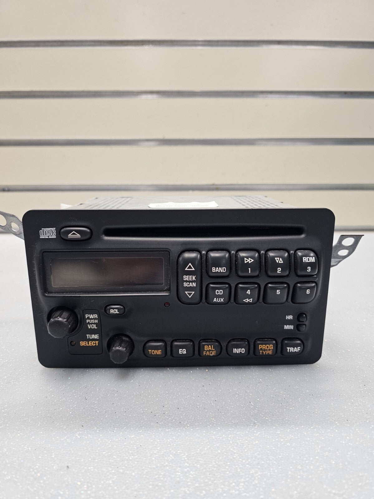 03-08 PONTIAC VIBE RADIO STEREO CD CHANGER PLAYER RECEIVER Oem 21002356/PV