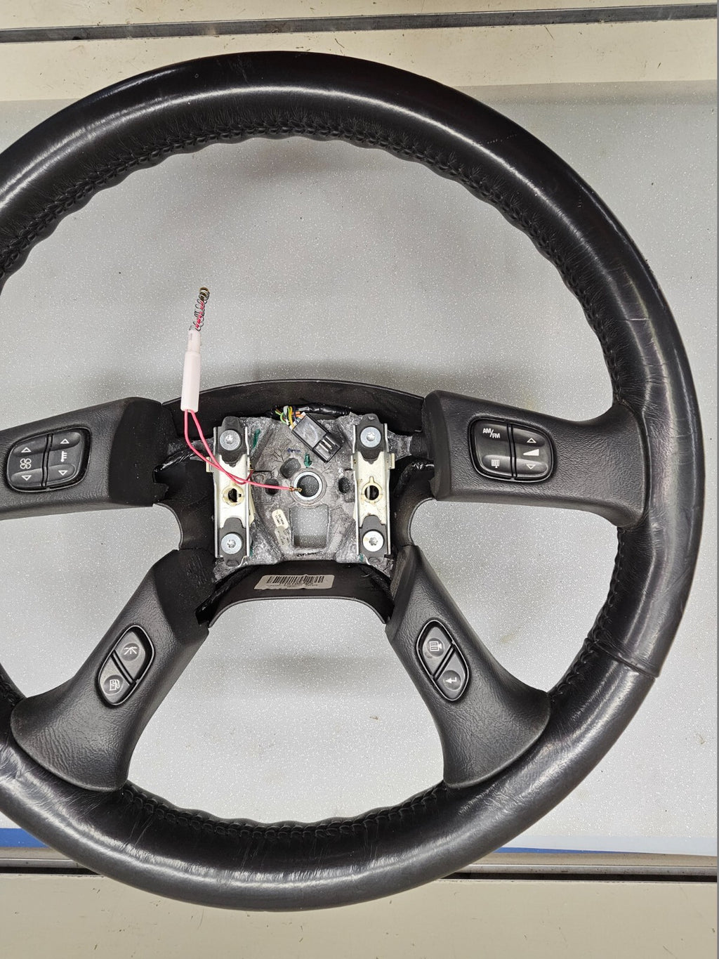 02-09 Trailblazer Envoy03-06 SILVERADO SIERRA YUKON STEERING WHEEL LEATHER BLACK