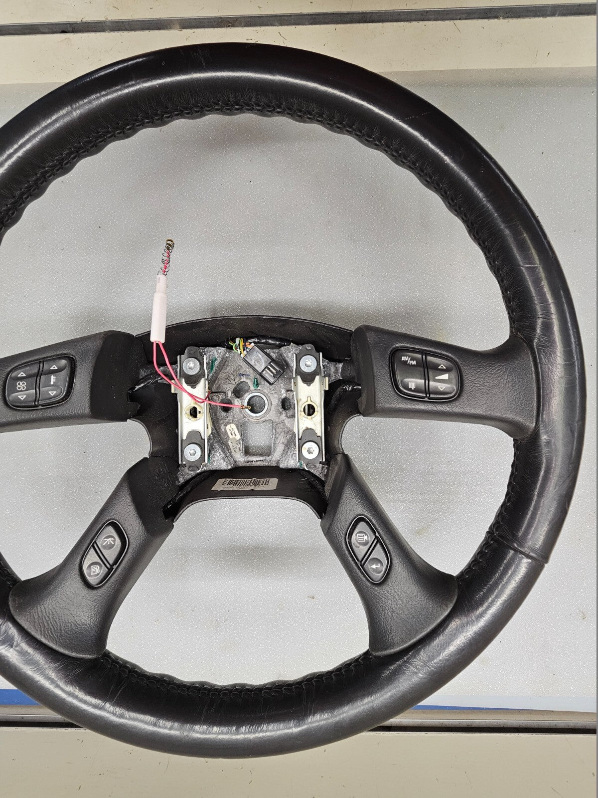 02-09 Trailblazer Envoy03-06 SILVERADO SIERRA YUKON STEERING WHEEL LEATHER BLACK