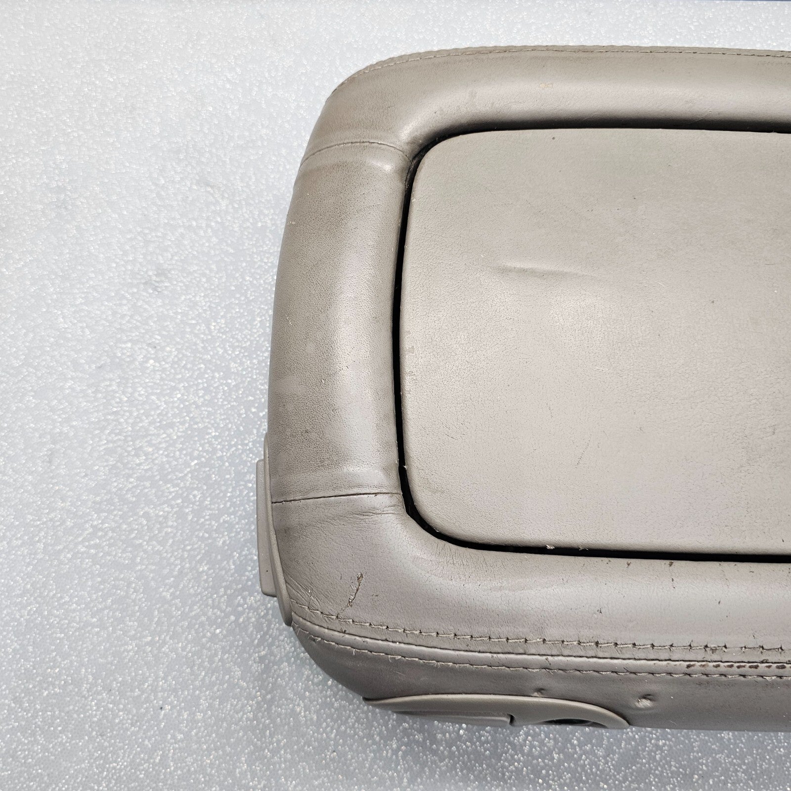 🔥01-02 Yukon Escalade Center Console Armrest Lid Cover Assembly LIGHT GRAY L8