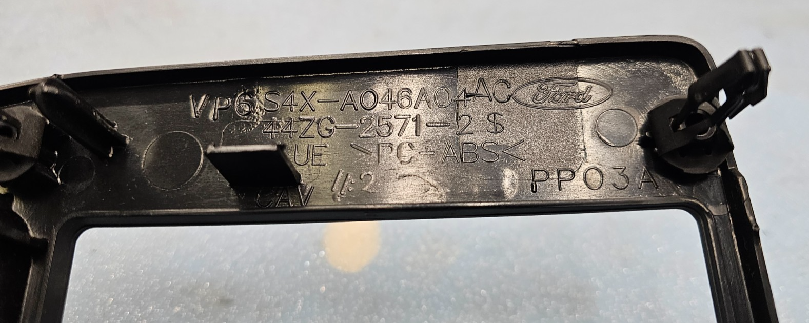 🔥05-07 FORD FOCUS FRONT CENTER DASH RADIO CLIMATE CONTROL BEZEL TRIM PANEL OEM