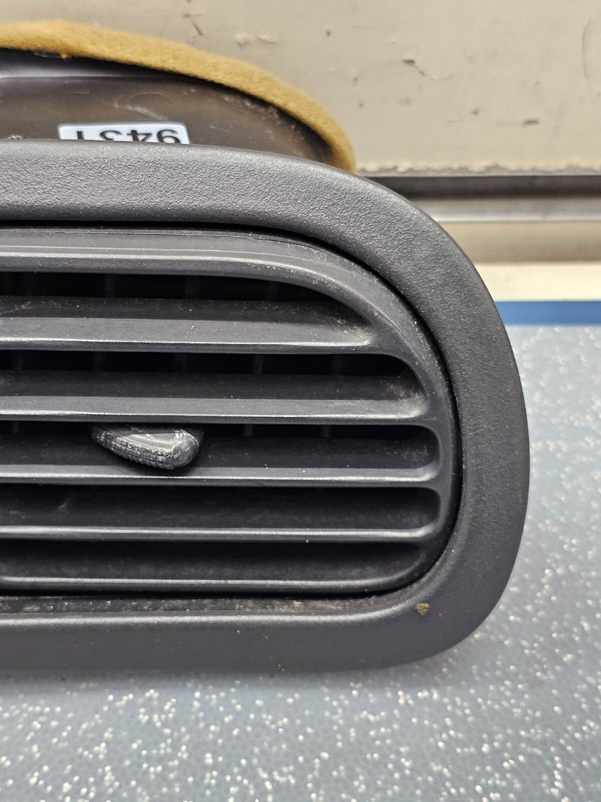 🔥01-03 PROTEGE DASH RIGHT PASSENGER AIR VENT HEATER CONDITIONER GRILLE DK GRAY