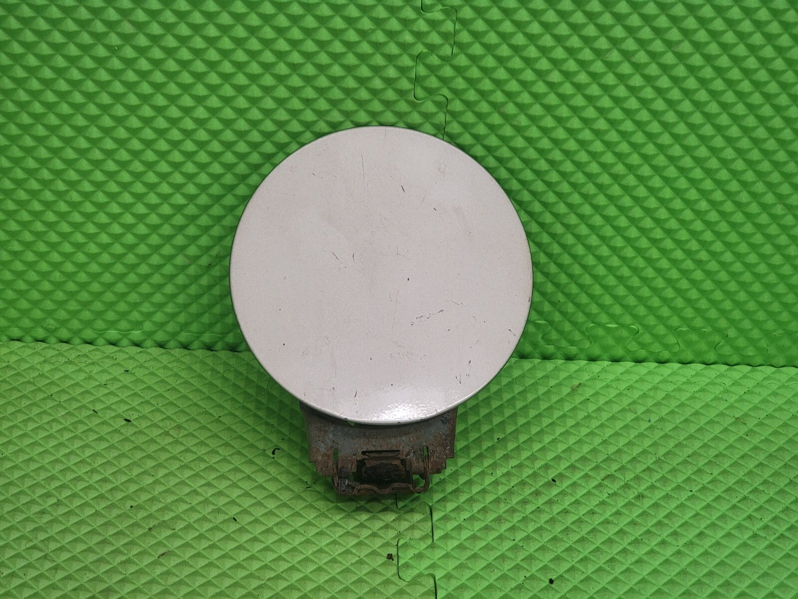 🔥99-06 Chevrolet Tahoe Silverado GMC Gas Tank Fuel Filler Door Indigo SILVER