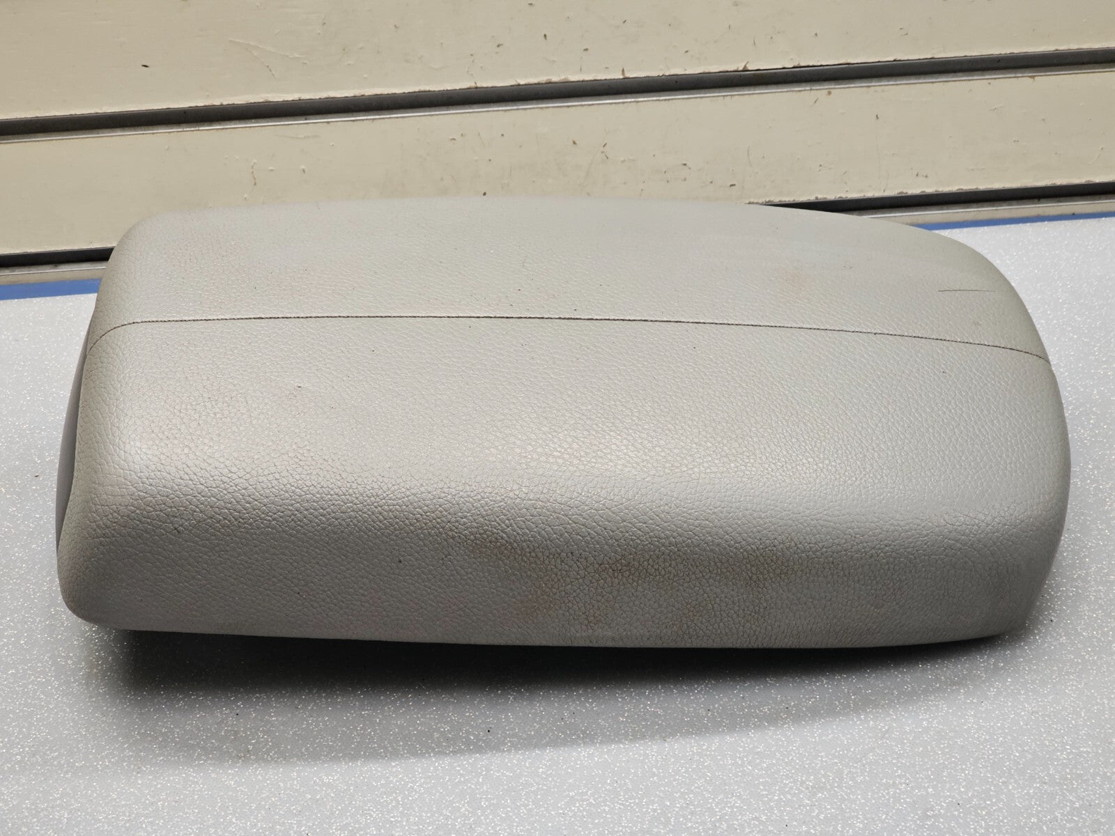 🔥10-13 Kia Sorento Console Lid Cover Leather Top Pad Armrest Assembly Gray OEM