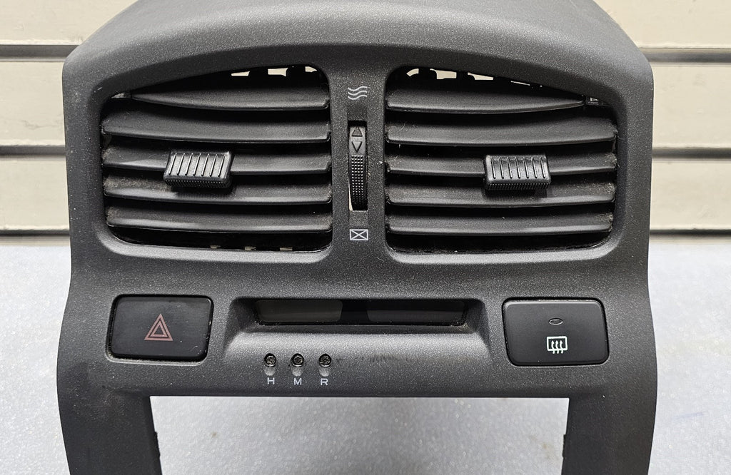 🔥01-06 HYUNDAI SANTA FE OEM BLACK CENTER DASH RADIO HEAT AC VENT TRIM BEZEL